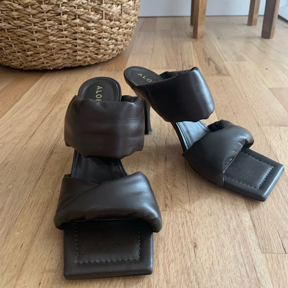 ALOHAS Twist Strap - Brown Leather Sandals